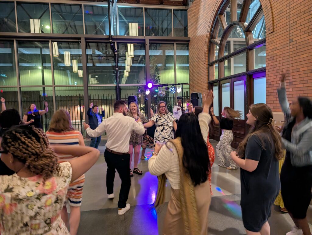 IDSOG dances the night away